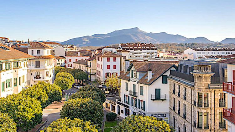 Logement à l’année contre meublé touristique au Pays Basque